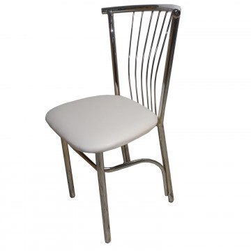 Καρέκλα τραπεζαρίας βεντάλια από σκελετό χρωμίου και επένδυση από δερματίνη σε λευκό εκρου  χρώμα