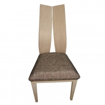 Καρέκλα τραπεζαρίας Κ28 από ξύλο δρυς γκρι φυσικό χρώμα με ψηλή πλάτη και καφέ πάτο