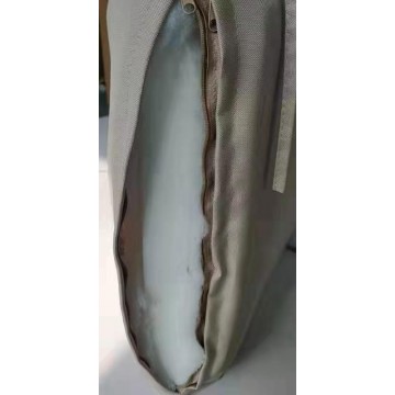 μαξιλαρι εξωτερικου χωρου με επενδυση απο αδιαβροχο υφασμα σε χρωμα μπεζ